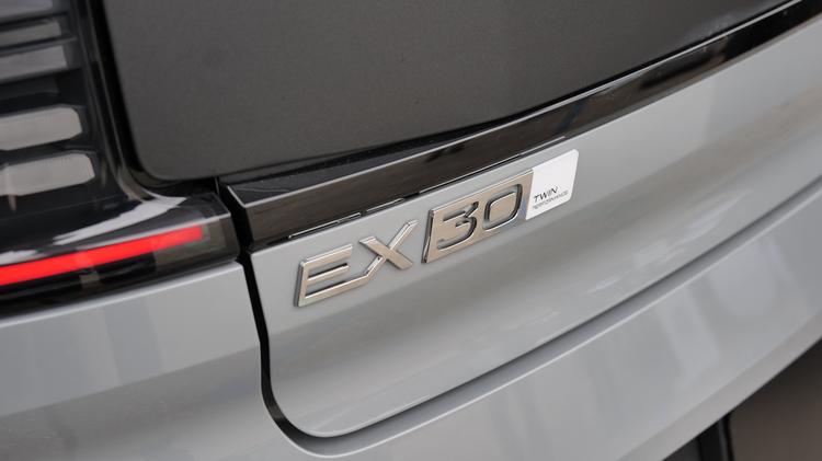 VOLVO EX30 ELECTRIC 315kW 69kWh P8 Cross Country Plus Cargo Auto